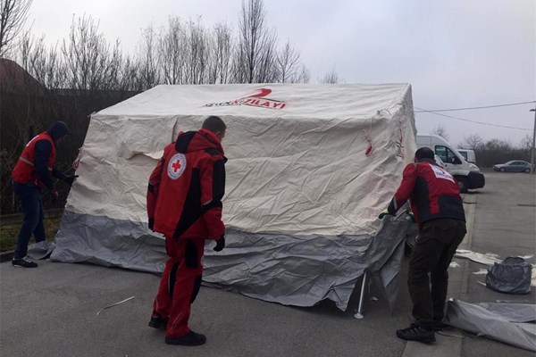 Turski Crveni polumjesec donirao šatore Hrvatskom Crvenom križu